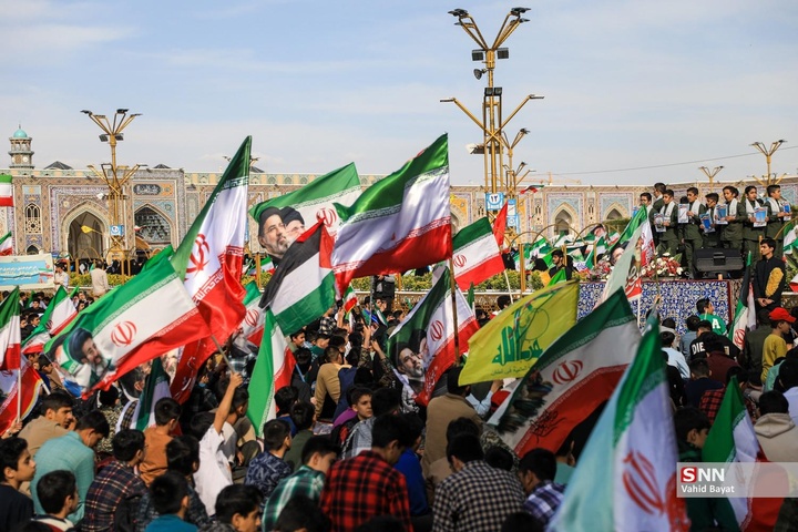 «مشت گره کرده» اجتماع نوجوانان در حرم مطهر رضوی