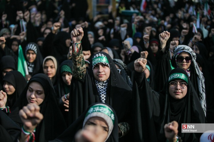 «مشت گره کرده» اجتماع نوجوانان در حرم مطهر رضوی