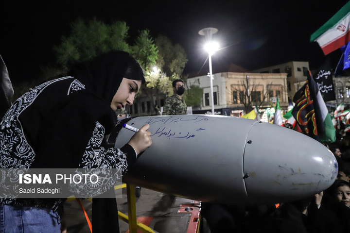 پهپاد شاهد ۱۳۶ در تجمع شبانه مردم در حمایت از مدافعان وطن - تبریز