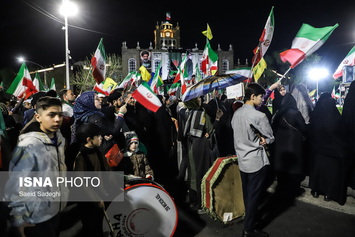 پهپاد شاهد ۱۳۶ در تجمع شبانه مردم در حمایت از مدافعان وطن - تبریز
