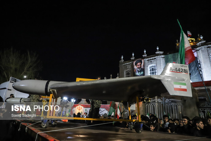 پهپاد شاهد ۱۳۶ در تجمع شبانه مردم در حمایت از مدافعان وطن - تبریز