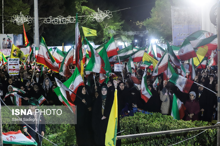 پهپاد شاهد ۱۳۶ در تجمع شبانه مردم در حمایت از مدافعان وطن - تبریز