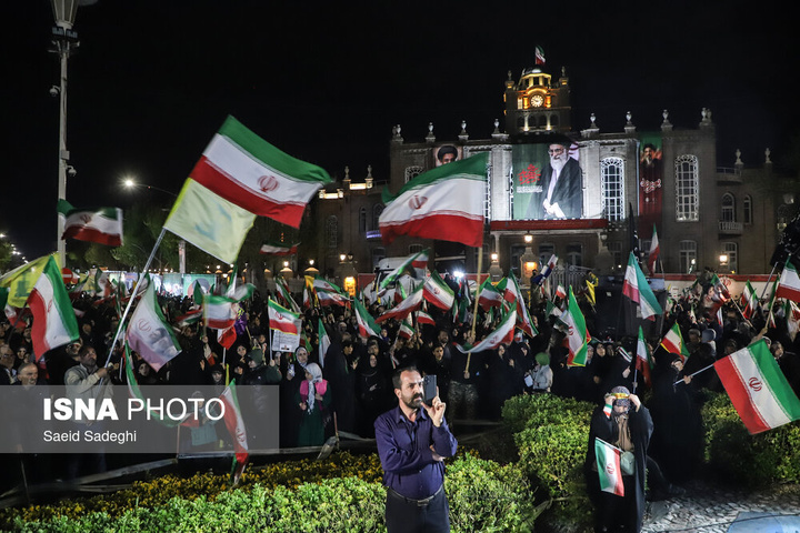 پهپاد شاهد ۱۳۶ در تجمع شبانه مردم در حمایت از مدافعان وطن - تبریز