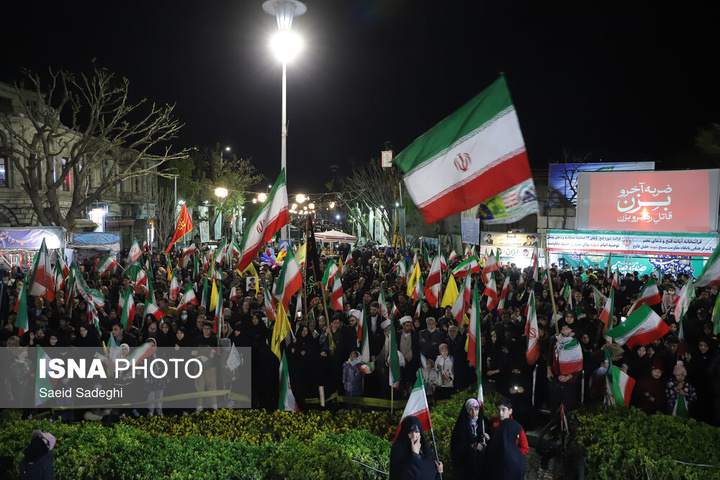 پهپاد شاهد ۱۳۶ در تجمع شبانه مردم در حمایت از مدافعان وطن - تبریز