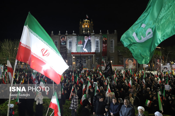 پهپاد شاهد ۱۳۶ در تجمع شبانه مردم در حمایت از مدافعان وطن - تبریز