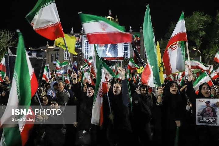 پهپاد شاهد ۱۳۶ در تجمع شبانه مردم در حمایت از مدافعان وطن - تبریز