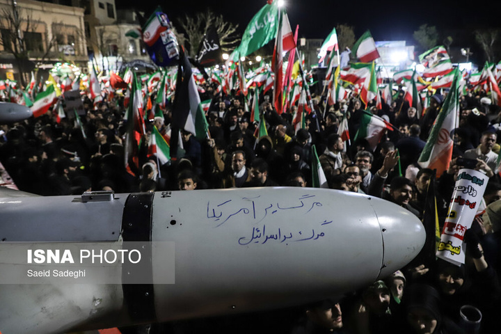 پهپاد شاهد ۱۳۶ در تجمع شبانه مردم در حمایت از مدافعان وطن - تبریز