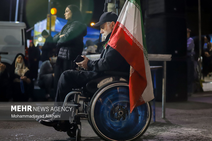 اجتماع حمایت از رزمندگان در مقابله با دشمن آمریکایی - صهیونی