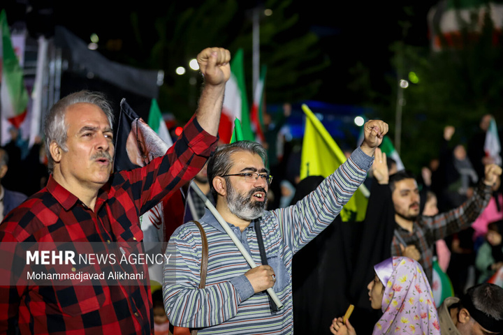 اجتماع حمایت از رزمندگان در مقابله با دشمن آمریکایی - صهیونی