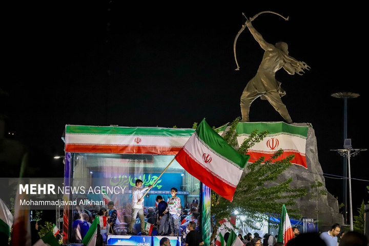 اجتماع حمایت از رزمندگان در مقابله با دشمن آمریکایی - صهیونی