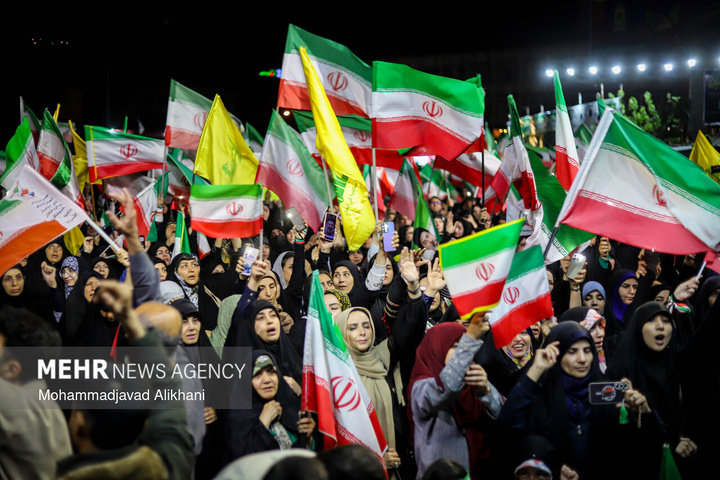 اجتماع حمایت از رزمندگان در مقابله با دشمن آمریکایی - صهیونی