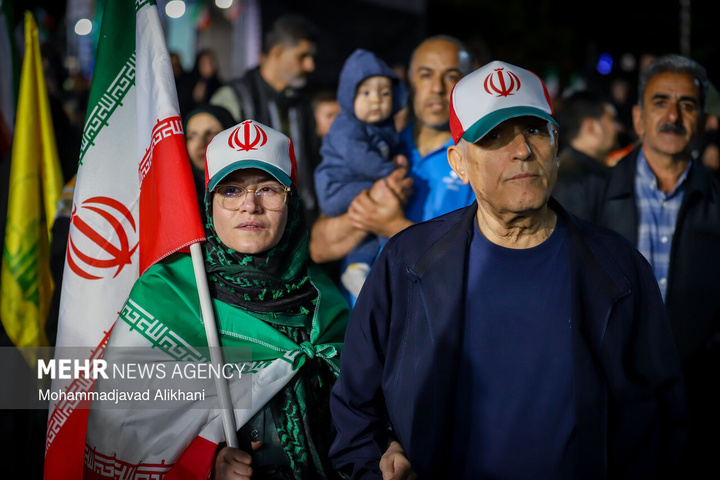 اجتماع حمایت از رزمندگان در مقابله با دشمن آمریکایی - صهیونی