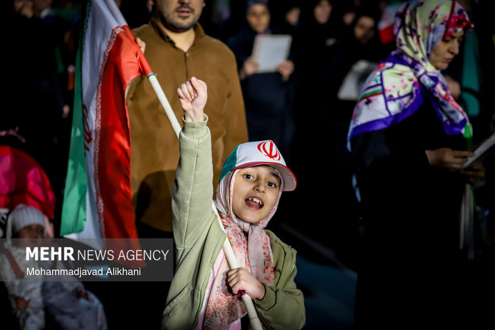 اجتماع حمایت از رزمندگان در مقابله با دشمن آمریکایی - صهیونی