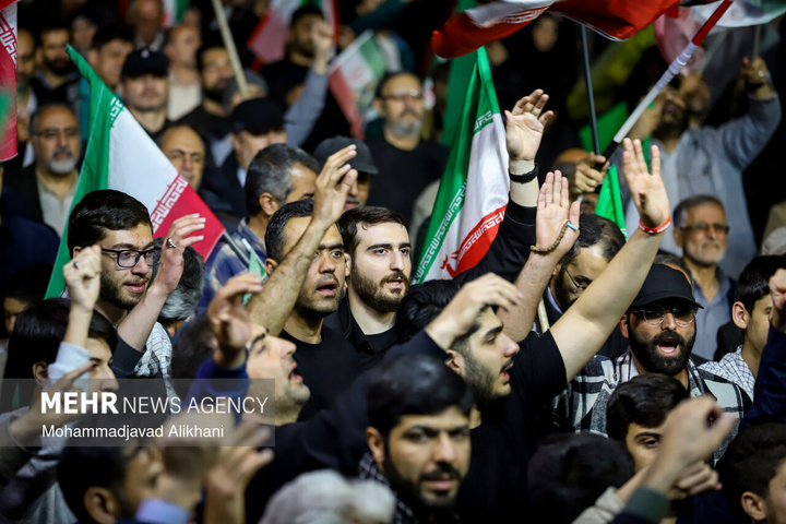 اجتماع حمایت از رزمندگان در مقابله با دشمن آمریکایی - صهیونی
