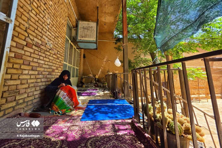 سنگر مقاومت با سوزن و نخ