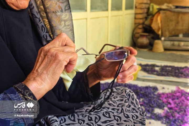 سنگر مقاومت با سوزن و نخ