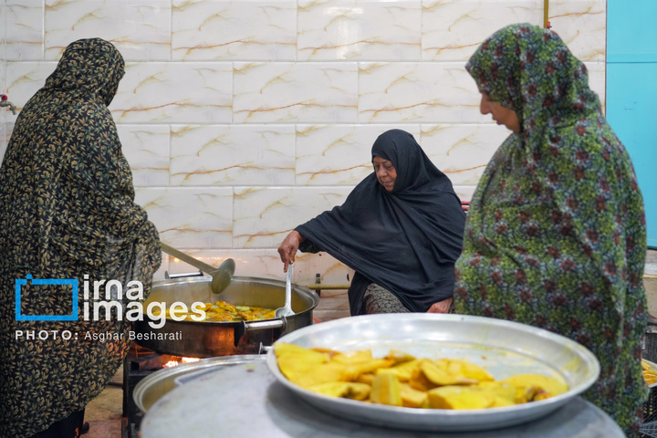 پخت غذاهای سنتی برای تجمعات شبانه