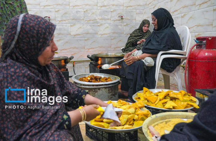 پخت غذاهای سنتی برای تجمعات شبانه