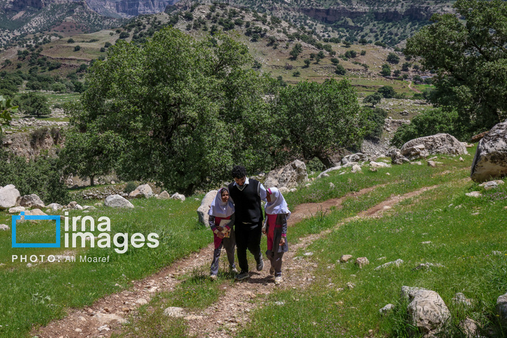 مدرسه‌ای در میان کوهستان