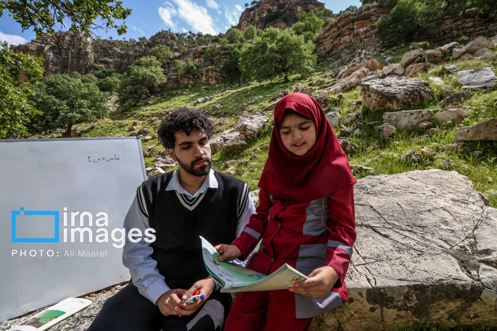 مدرسه‌ای در میان کوهستان