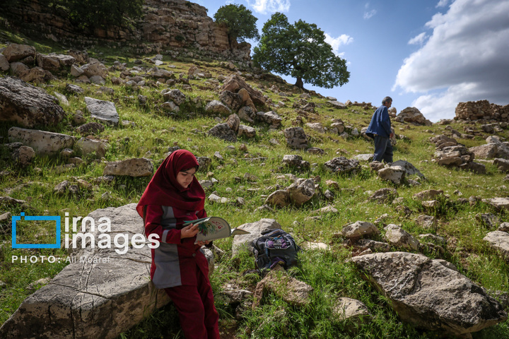 مدرسه‌ای در میان کوهستان