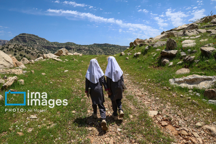 مدرسه‌ای در میان کوهستان