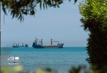 قاب‌هایی از تنگهٔ همیشه هرمز