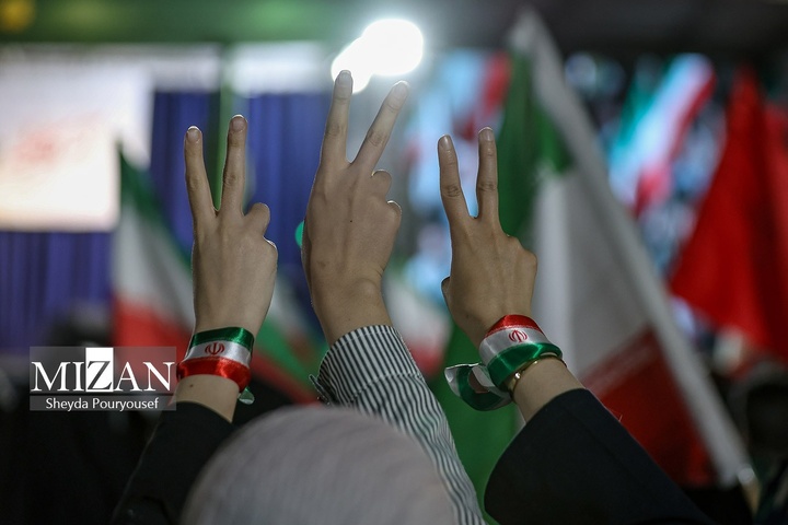 اجرای زنده نقاشی حسن روح‌الامین در میدان تجریش