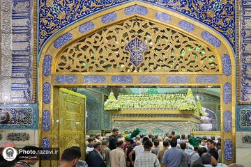 گل‌آرایی ضریح مطهر امام رضا (علیه السلام ) در آستانه عید غدیر