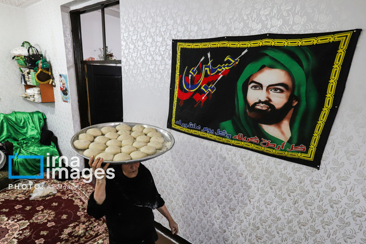 پخت ۶ هزار نان نذری غدیر به دست بانوی کارونی