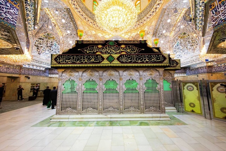 تعویض پوشش ضریح مطهر امام حسین (علیه السلام)