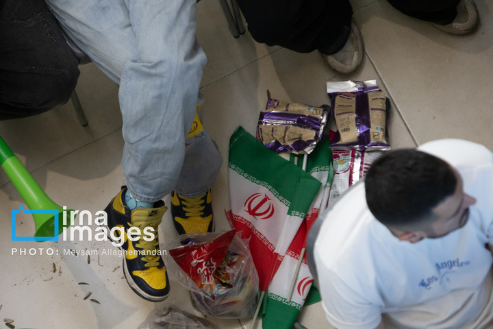 تماشای بازی ایران و نیوزلند در باغ کتاب
