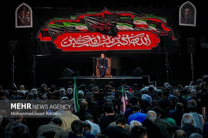 عزاداری شب اول محرم در میدان انقلاب اسلامی