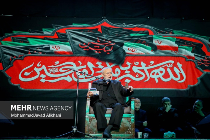 عزاداری شب اول محرم در میدان انقلاب اسلامی