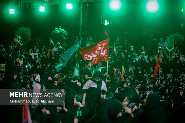 عزاداری شب اول محرم در میدان انقلاب اسلامی