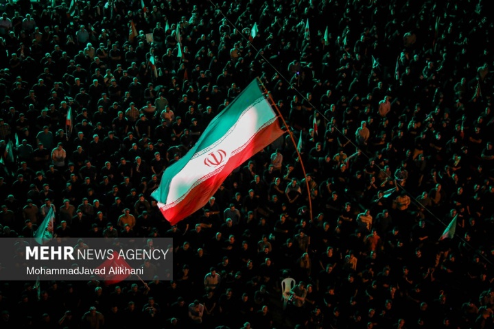 عزاداری شب اول محرم در میدان انقلاب اسلامی