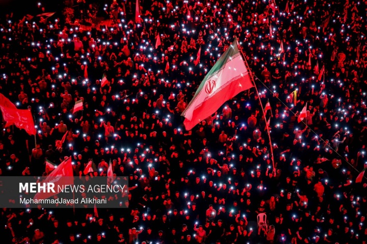 عزاداری شب اول محرم در میدان انقلاب اسلامی