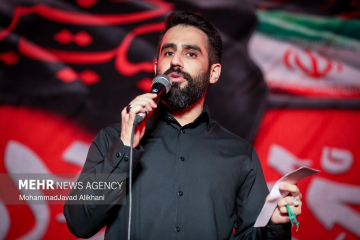 عزاداری شب اول محرم در میدان انقلاب اسلامی