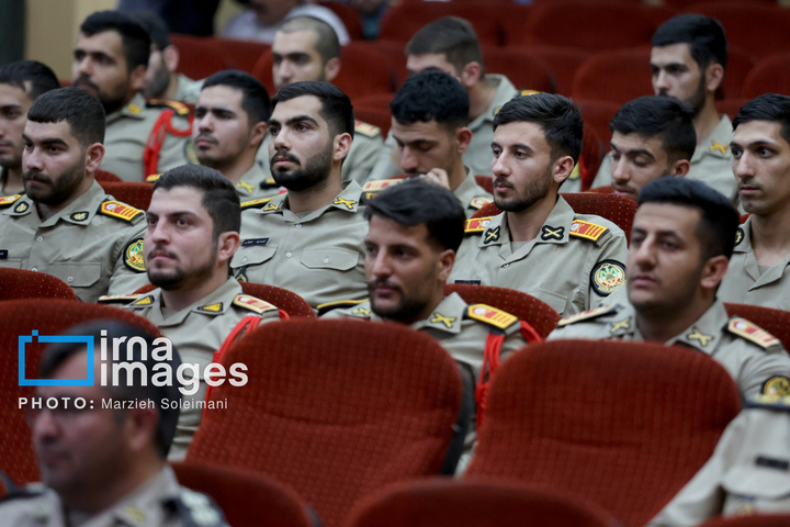 اعطای نشان فداکاری