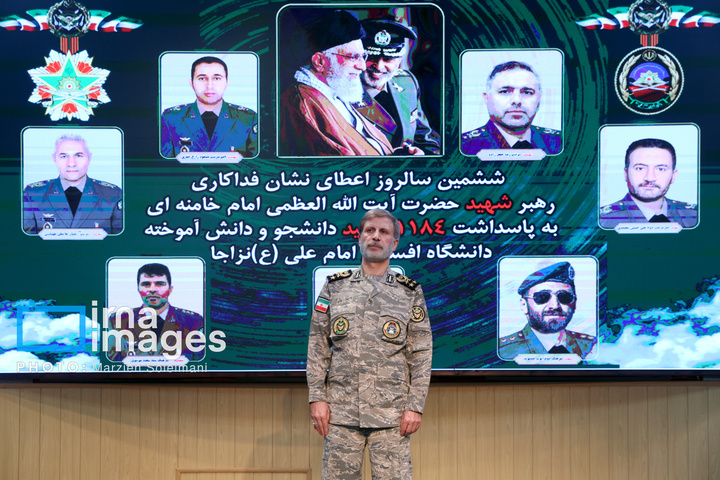 اعطای نشان فداکاری