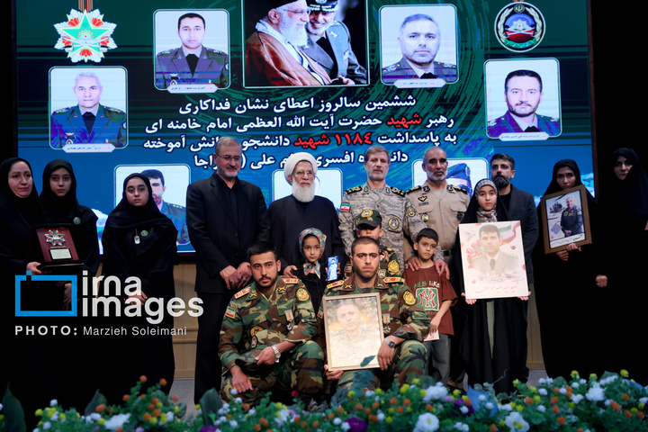 اعطای نشان فداکاری