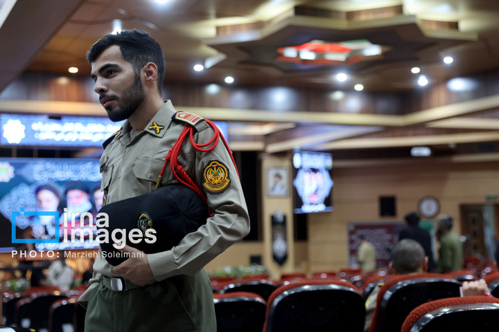 اعطای نشان فداکاری