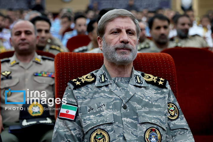 اعطای نشان فداکاری