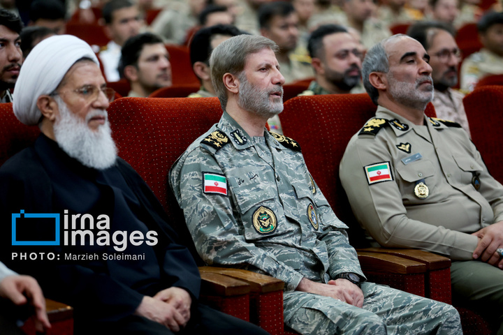 اعطای نشان فداکاری