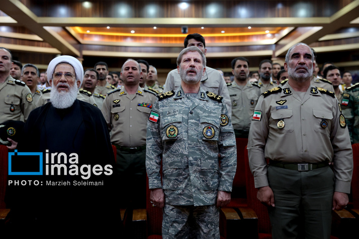 اعطای نشان فداکاری