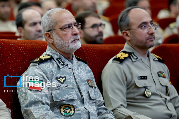 اعطای نشان فداکاری