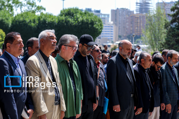 مراسم وداع با پیکر «بهروز رضوی»