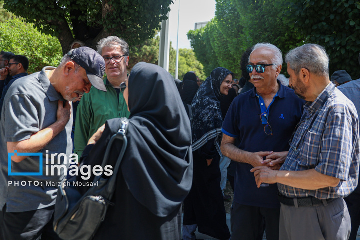 مراسم وداع با پیکر «بهروز رضوی»