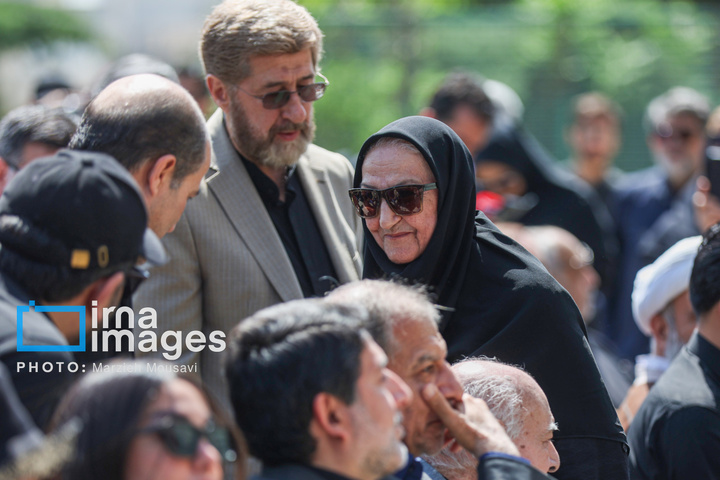 مراسم وداع با پیکر «بهروز رضوی»