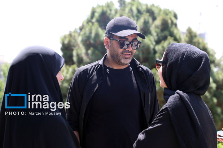 مراسم وداع با پیکر «بهروز رضوی»